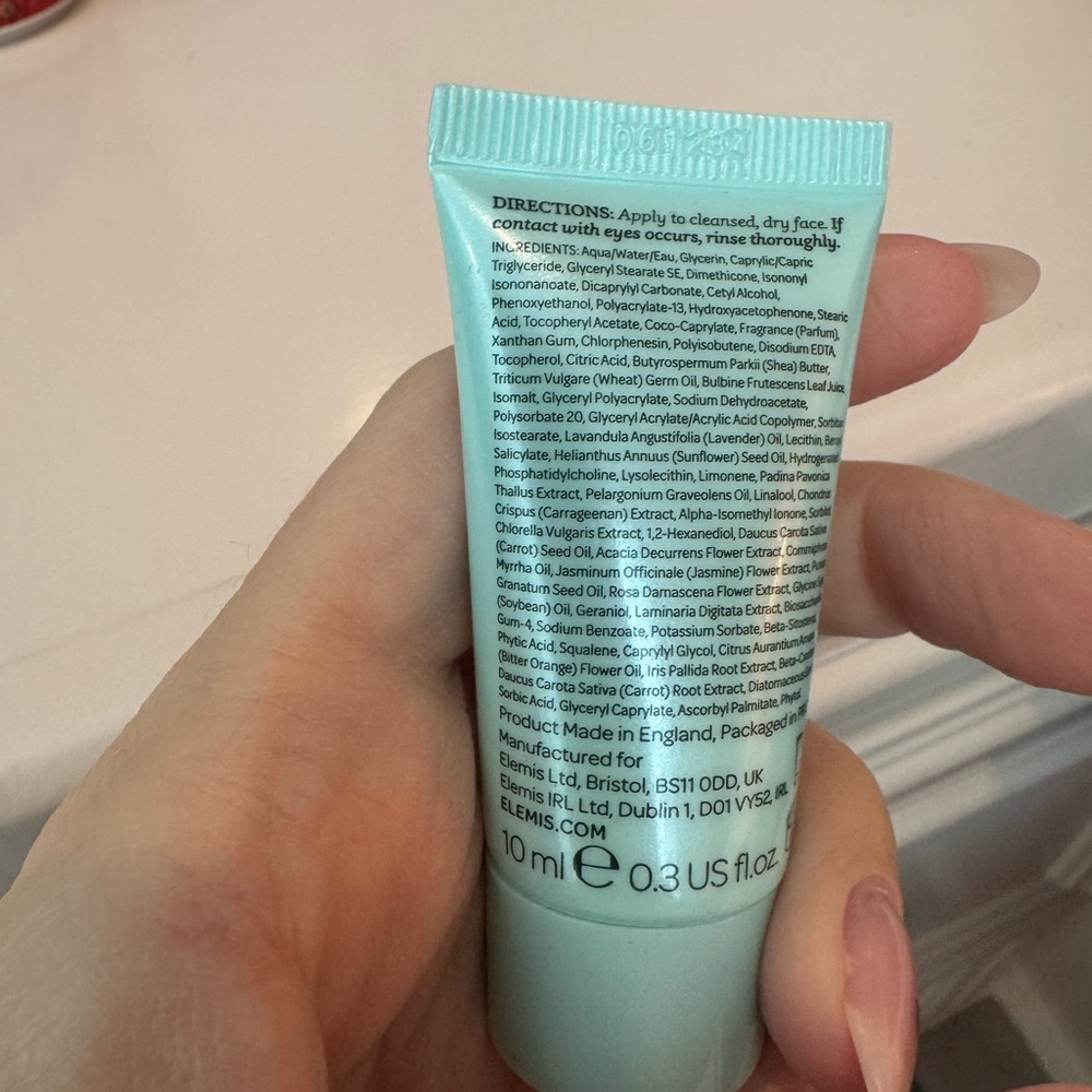 ELEMIS Skincare Set with Red Temperley London cosmetic case - Picture 9 of 15